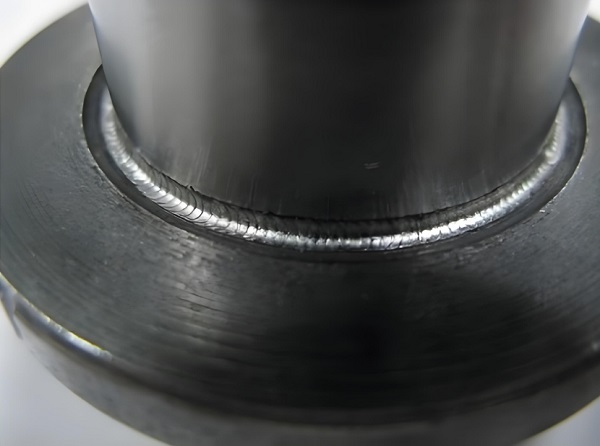 哪些因素会影响激光焊接机的性能？