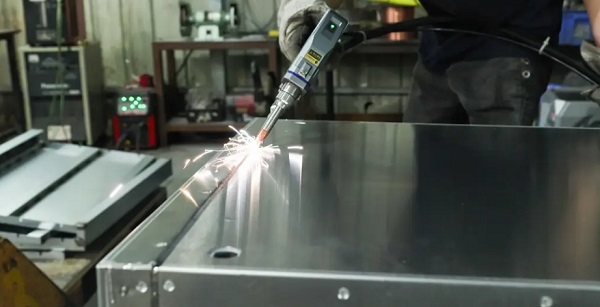 激光焊接机如何进行光路调整？