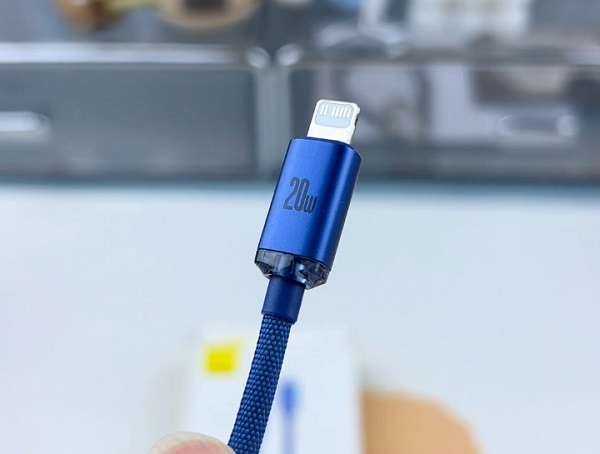 激光焊接机焊接USB手机数据线方案