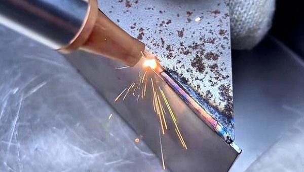 激光焊接机焊接过程中为什么会产生裂纹？