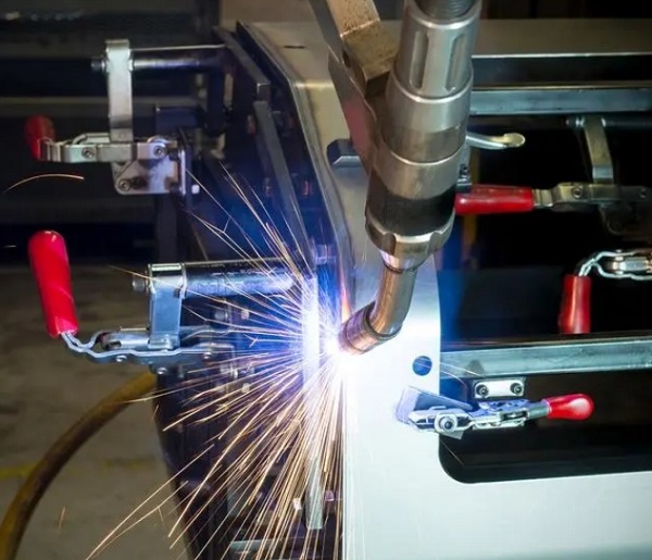 激光焊接机是否可以分层焊接？