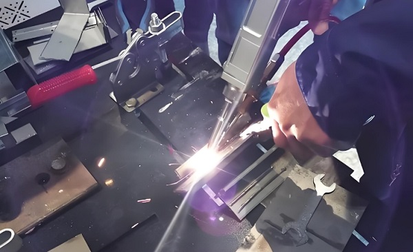 激光焊接机的自动化焊接质量追溯与管理功能介绍