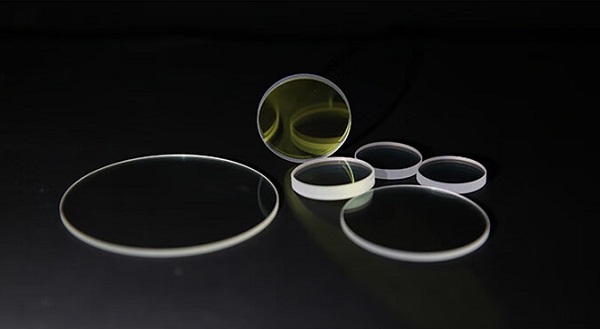 激光焊接机射头上镜片的作用