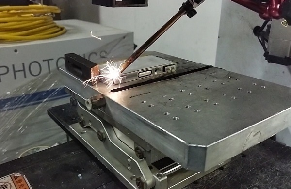 锂电池激光焊接机：锂电池封口激光焊接