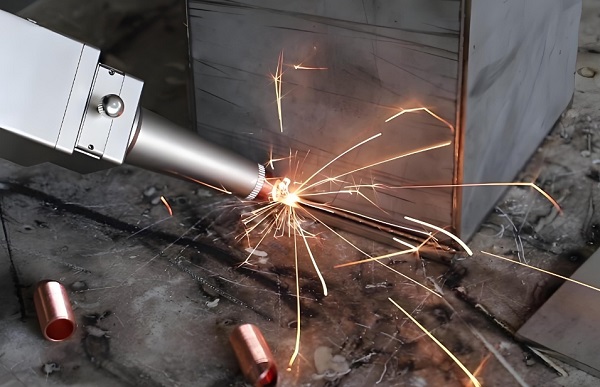 激光焊接机在焊接过程中，是否可以实现多角度焊接？