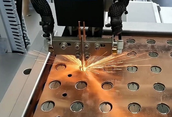 激光焊接机可以点焊锂电池吗？