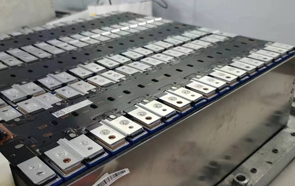 如何防止电池pack激光焊接机内部积灰？