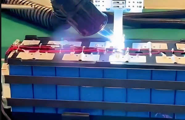 激光焊接设备的运动部件如何进行精度校准？