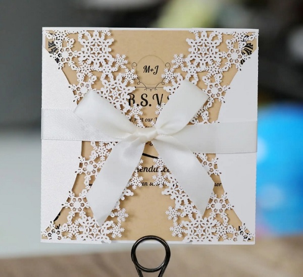 激光打标机可以在贺卡上打标吗？