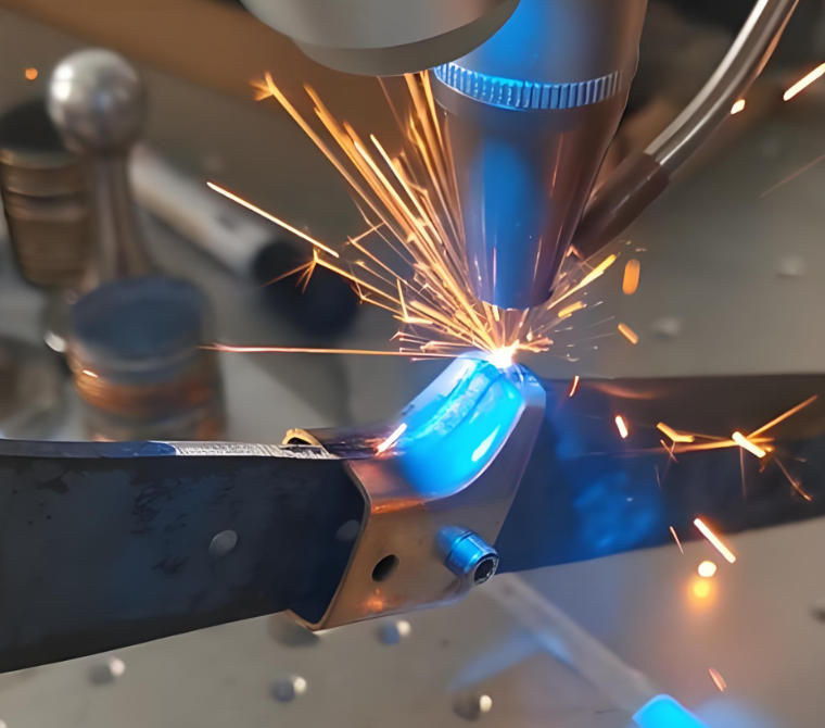 如何防止激光焊接机的焊接面出现裂纹？